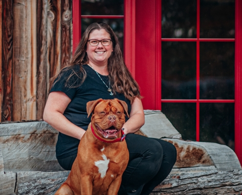 Réceptionniste et dogue de bordeau